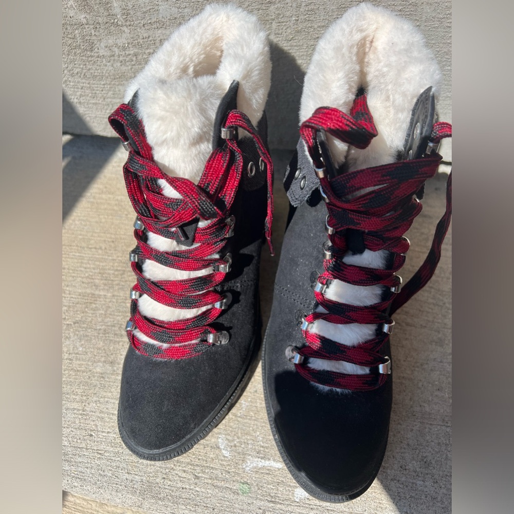 Women’s fur winter boots